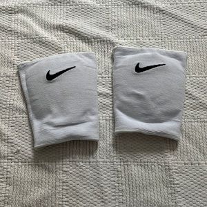 nike white volleyball kneepads, size M/L